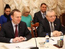 Первый вице-спикер парламента Крыма встретился с делегацией ООН Первый вице-спикер парламента Крыма встретился с делегацией ООН