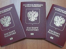 Жители Алушты получили первые российские паспорта