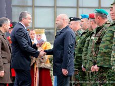 В Симферополе медалями наградили бойцов самообороны