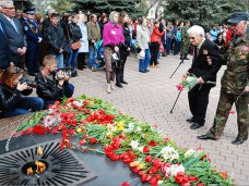 В Феодосии отметили 70-летие освобождения от фашистов В Феодосии отметили 70-летие освобождения от фашистов