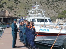 Акваторию моря у берегов Севастополя будут патрулировать два катера МЧС