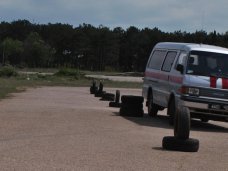 В Севастополе прошли соревнования по скоростному маневрированию на спецтранспорте 