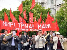 В первомайской демонстрации в Симферополе приняли участие около 100 тыс. человек