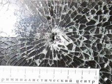 В Феодосии нетрезвый пассажир расстрелял маршрутку из пневматики В Феодосии нетрезвый пассажир расстрелял маршрутку из пневматики