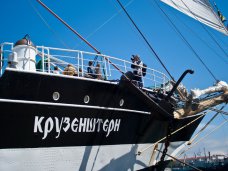 В Севастополь зашел парусник «Крузенштерн» В Севастополь зашел парусник «Крузенштерн»