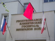 Главврач госпиталя в Симферополе получил медаль от ветеранов Афганистана