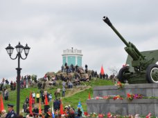 В Керчи прошел военный парад