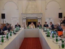 В Ялте состоялось заседание ассамблеи «Русский Крым: историко-цивилизационные корни» В Ялте состоялось заседание ассамблеи «Русский Крым: историко-цивилизационные корни»