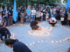 В Феодосии прошла акция «Зажги огонь в сердце своем» В Феодосии прошла акция «Зажги огонь в сердце своем»