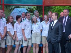 Премьер-министр России посетил «Артек» Премьер-министр России посетил «Артек»