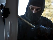 В Керчи вор забрался в торговый центр В Керчи вор забрался в торговый центр