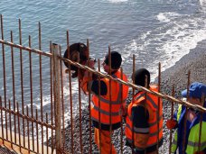 Незаконные заборы на пляжах Крыма будут сносить два года