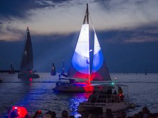 В Севастополе состоялось световое шоу-дефиле крейсерских яхт