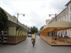 В Симферополе продолжают демонтаж незаконных летних площадок 