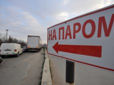 Скопление транспорта на Керченской переправе из-за шторма ликвидировано Скопление транспорта на Керченской переправе из-за шторма ликвидировано