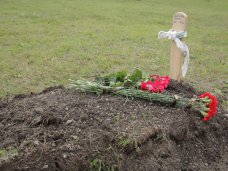 В Крыму захоронили капсулу с землей с места гибели крымчанина В Крыму захоронили капсулу с землей с места гибели крымчанина