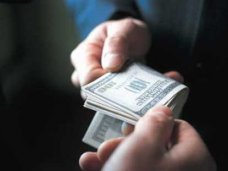 В Крыму за получение взятки задержан бывший милиционер В Крыму за получение взятки задержан бывший милиционер