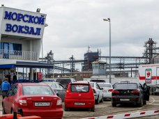 Из-за шторма на Керченской переправе застрял транспорт Из-за шторма на Керченской переправе застрял транспорт