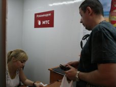 Симферопольцы продолжают активно скупать российские сим-карты