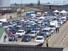 Растет очередь автомобилей в порту «Кавказ» на Керченской переправе