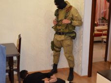 В Кировском районе задержали вооруженных грабителей В Кировском районе задержали вооруженных грабителей