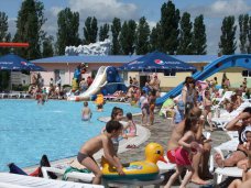 Симферопольские дети-сироты бесплатно посетили аквапарк Симферопольские дети-сироты бесплатно посетили аквапарк