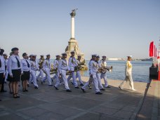Севастополь торжественно отметил День Военно-морского флота России Севастополь торжественно отметил День Военно-морского флота России