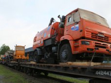 В Симферополь из Санкт-Петербурга направили 107 единиц техники 