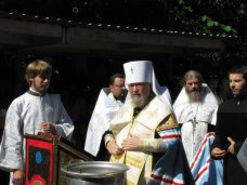 Крымский митрополит провел службу для беженцев Крымский митрополит провел службу для беженцев