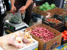 Прокуроры Алушты и Евпатории наказаны за недостаточную борьбу со стихийной торговлей