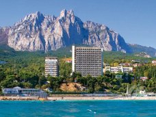 Все крымские здравницы должны работать круглогодично, – политик