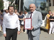 Татарстан передал крымскотатарскому театру в Симферополе современный автобус Татарстан передал крымскотатарскому театру в Симферополе современный автобус