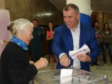 Крымский спикер проголосовал за новый Крым и пообещал хорошую явку Крымский спикер проголосовал за новый Крым и пообещал хорошую явку