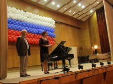 Симферопольскому музучилищу подарили рояль «Стейнвей» Симферопольскому музучилищу подарили рояль «Стейнвей»