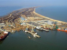 Очереди на паром в порту «Крым» ожидает около тысячи автомобилей Очереди на паром в порту «Крым» ожидает около тысячи автомобилей