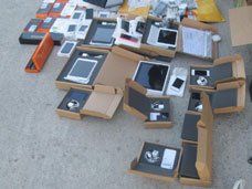 5 iPad и более 20 iPhone нашли таможенники в автобусе из Николаева на границе с Крымом 5 iPad и более 20 iPhone нашли таможенники в автобусе из Николаева на границе с Крымом