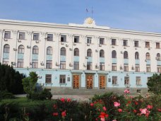 Аксёнов принял решение о совмещении должности Главы Республики Крым и председателя крымского правительства Аксёнов принял решение о совмещении должности Главы Республики Крым и председателя крымского правительства