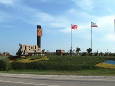 Накопитель в старом аэропорту Керчи задействовали для грузовиков Накопитель в старом аэропорту Керчи задействовали для грузовиков