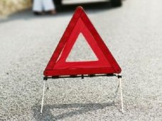 В Симферополе под колеса автомобиля попала 8-летняя девочка В Симферополе под колеса автомобиля попала 8-летняя девочка