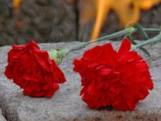 В Симферополе состоялась торжественная церемония возложения венков и цветов к Вечному огню, приуроченная ко Дню Неизвестного солдата В Симферополе состоялась торжественная церемония возложения венков и цветов к Вечному огню, приуроченная ко Дню Неизвестного солдата