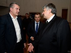 Сергей Аксёнов поздравил Игоря Радионова с назначением на пост председателя Верховного суда Крыма Сергей Аксёнов поздравил Игоря Радионова с назначением на пост председателя Верховного суда Крыма