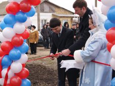 Руслан Бальбек вручил ордера на жилье 10 семьям крымских татар Руслан Бальбек вручил ордера на жилье 10 семьям крымских татар