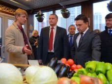 Сергей Аксёнов открыл первый магазин торговой сети «Крымское подворье» в Подмосковье Сергей Аксёнов открыл первый магазин торговой сети «Крымское подворье» в Подмосковье