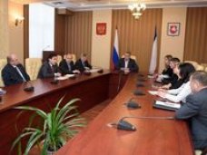 Сергей Аксёнов встретился с представителями торговых сетей Крыма Сергей Аксёнов встретился с представителями торговых сетей Крыма