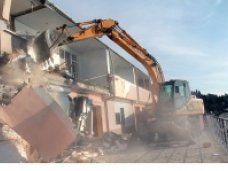 Администрация Феодосии в суде требует снести незаконный мини-отель на пляже