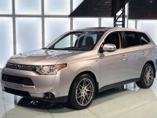 Mitsubishi обновила линейки моделей Outlander и L200