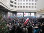 Участников митинга в Симферополе разделили живой цепью милиционеров