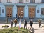 Здание Совмина в Симферополе охраняют военные