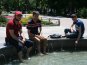 Симферопольцы спасаются от жары в фонтанах