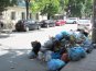 С одной из центральных улиц Симферополя перестали вывозить мусор